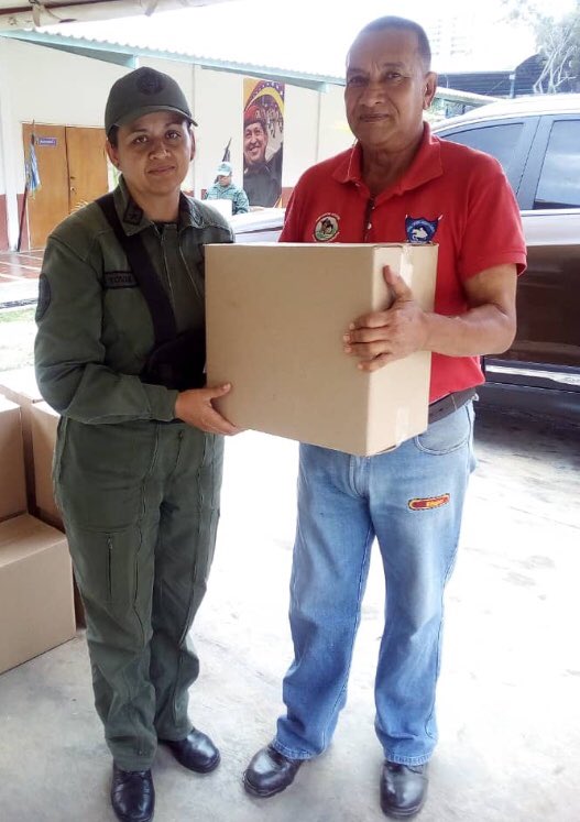 EJB_EEENP's tweet photo. #HombresYMujeresDeHonor personal militar, empleados y obreros de la @EJB_EEENP @direducejb del @EjercitoFANB adquieren #CLAP en pro de la familia militar gracias al apoyo de Alimentos Vargas y @ameb_vzla porque #LaFANBEsVenezuela #LealesSiempreTraidoresNunca https://t.co/8Gd0MbDOfT