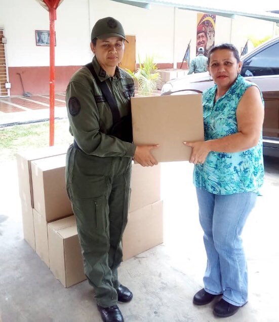 EJB_EEENP's tweet photo. #HombresYMujeresDeHonor personal militar, empleados y obreros de la @EJB_EEENP @direducejb del @EjercitoFANB adquieren #CLAP en pro de la familia militar gracias al apoyo de Alimentos Vargas y @ameb_vzla porque #LaFANBEsVenezuela #LealesSiempreTraidoresNunca https://t.co/8Gd0MbDOfT