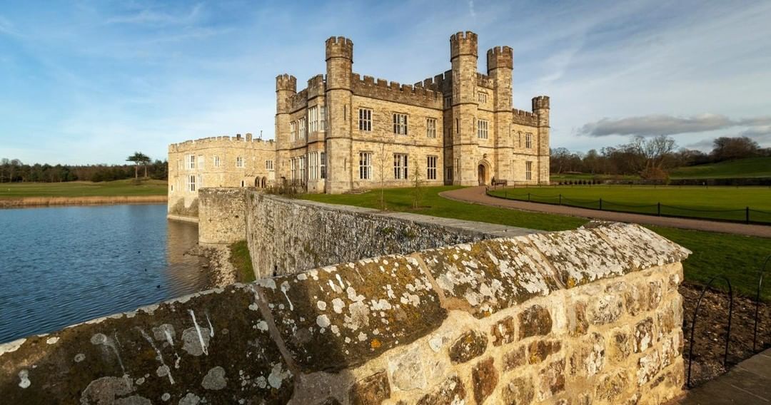 Proudly celebrating 900 years of history, Leeds Castle has a whole host of events planned for 2019 #KeepItKent
📸: <a href="/leedscastleuk/">Leeds Castle, Kent</a>