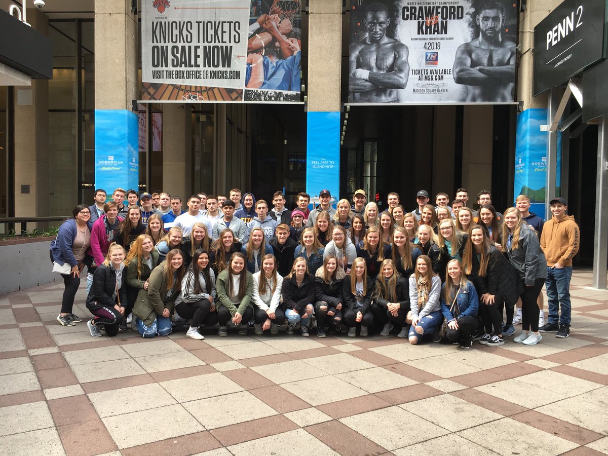 AnnEllerbrock's tweet photo. OGHS senior class trip to NYC! https://t.co/kCDLuEA2sa