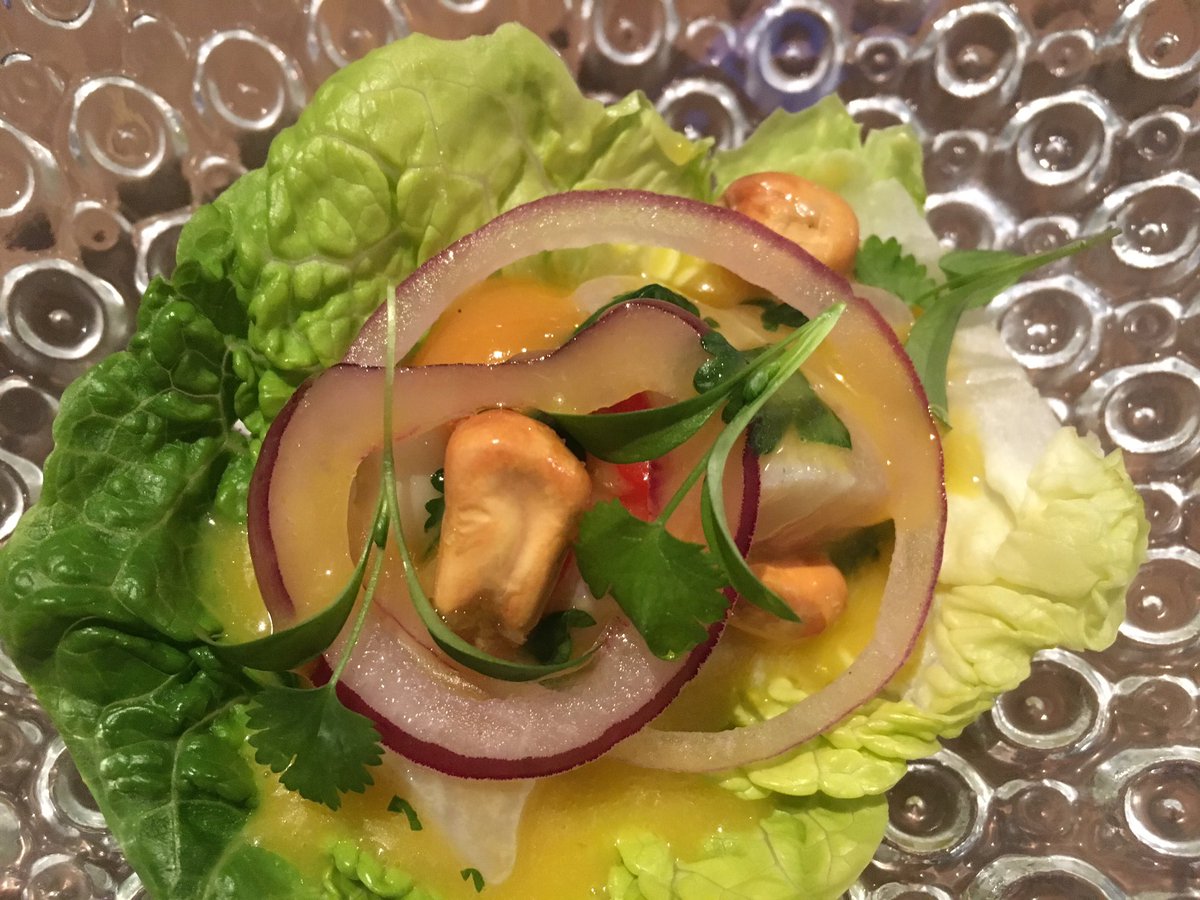 salsadechiles's tweet photo. Un año después de su apertura @Astrolabius1 se consolida como un buen representante de la cocina fusión. Funciona muy bien el encuentro entre @HeviaRestaurant y @MalpartidaU. Un clásico de Serrano y un peruano. Platos frescos y originales con presencia de toques picantes. https://t.co/zn03We6WFl