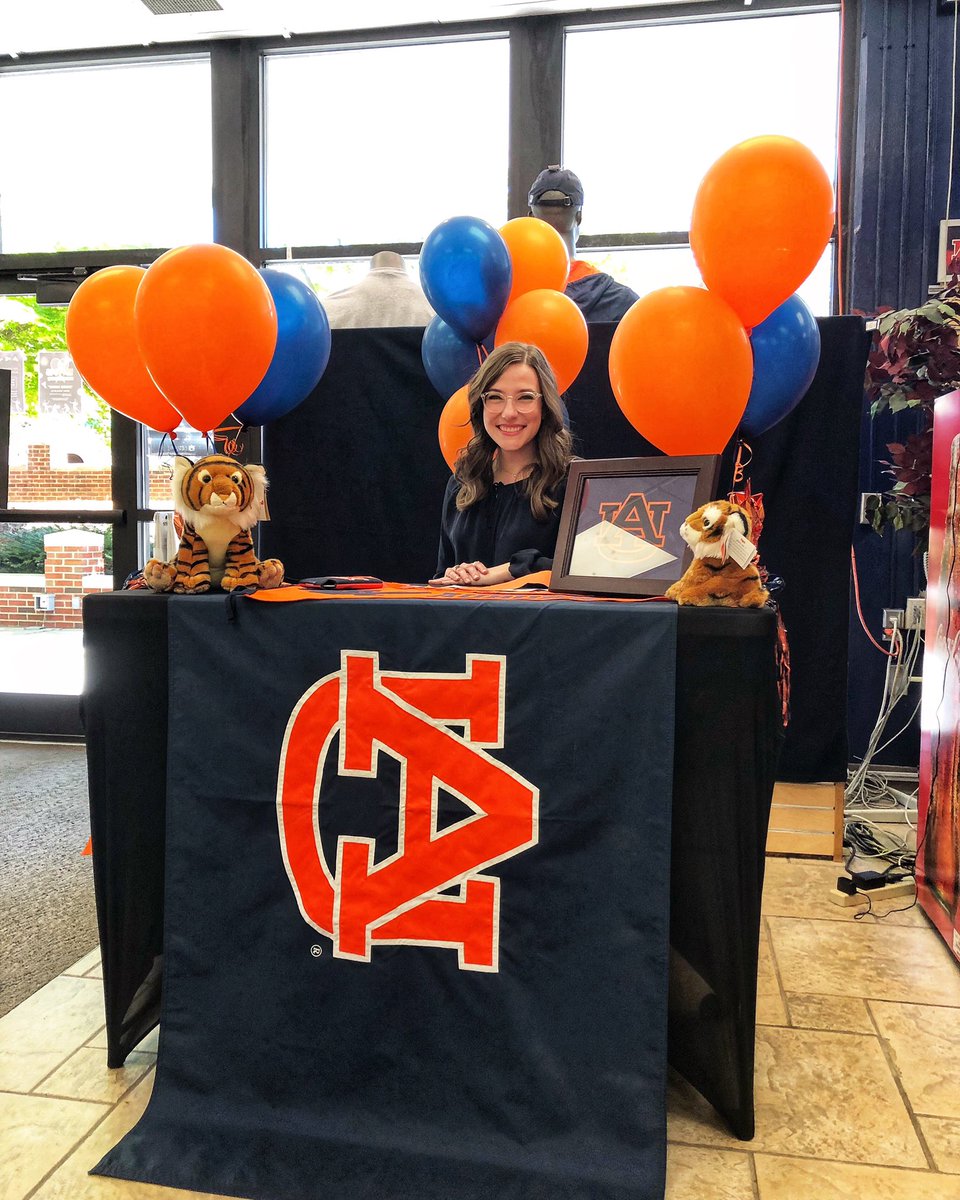 After almost three years on the job, Macey returned to her alma mater to discuss all things Reed PR, public relations and being a recent college grad.