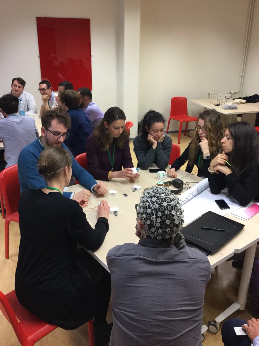 UlloWorld's tweet photo. Clap de fin pour ces deux journées Lilloise consacrées à la recherche sur les Interfaces Cerveau-Ordinateur et #Neurofeedback. 🧠Merci à tous pour votre participation.
On se retrouve la semaine prochaine à #Poitiers pour le #ProDigitalHealth 🚀
#IHM #SoftTech #techforgood https://t.co/bWjmvOm9Ix