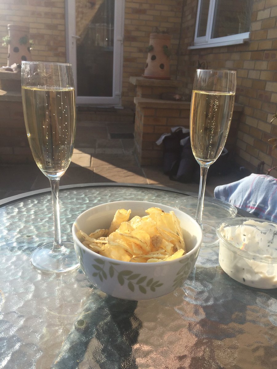 TraceyYoung3's tweet photo. Cheers. https://t.co/Xqyh59DeQd