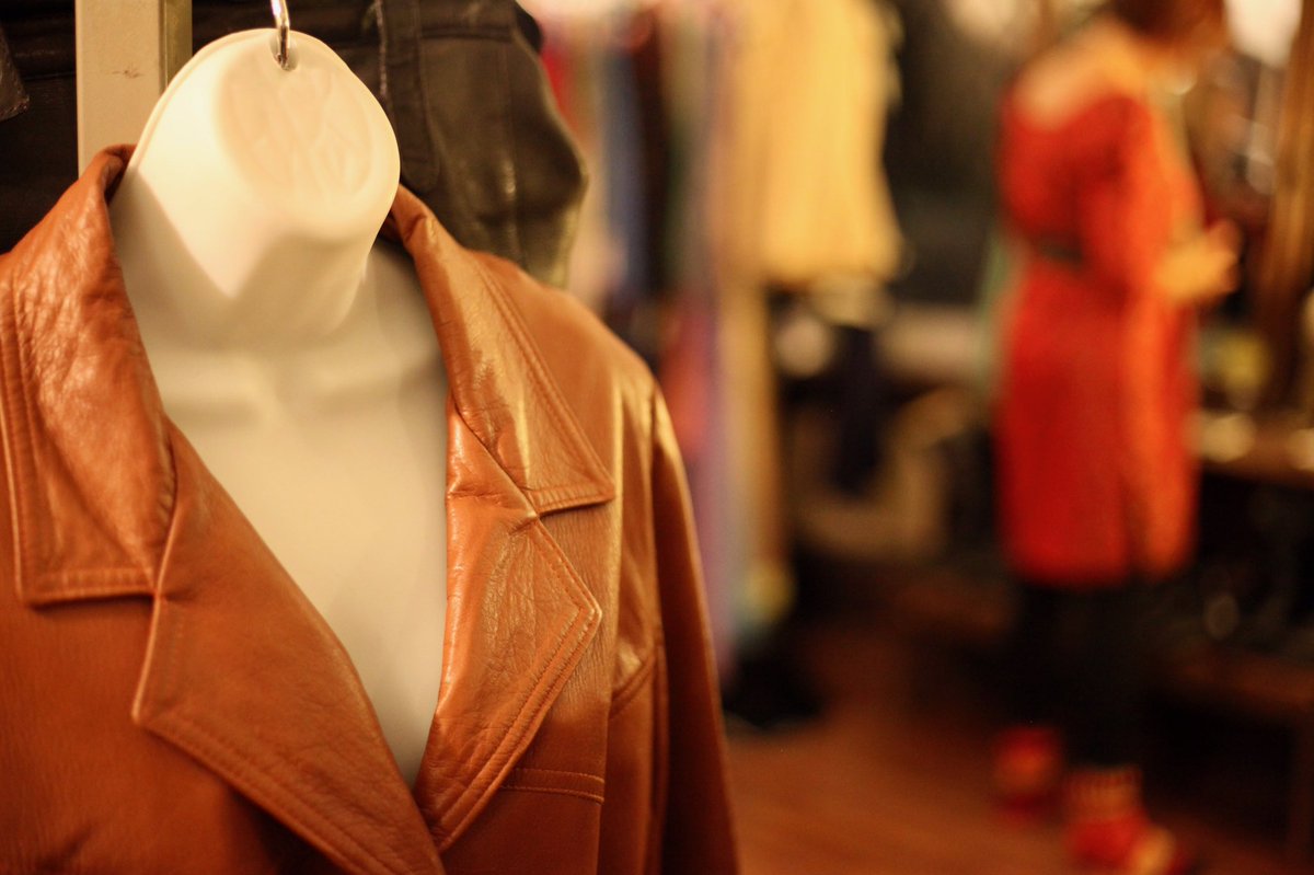 PerthPopUpEvent's tweet image. Wherever September Lily pops up, you are sure to find quality, hand-picked vintage clothing and accessories! 🧥👛👘 From formal wear to street wear, you are always going to find interesting and well made garments. Come find something stylish that&apos;s new (to you)! Wed. April 17th!