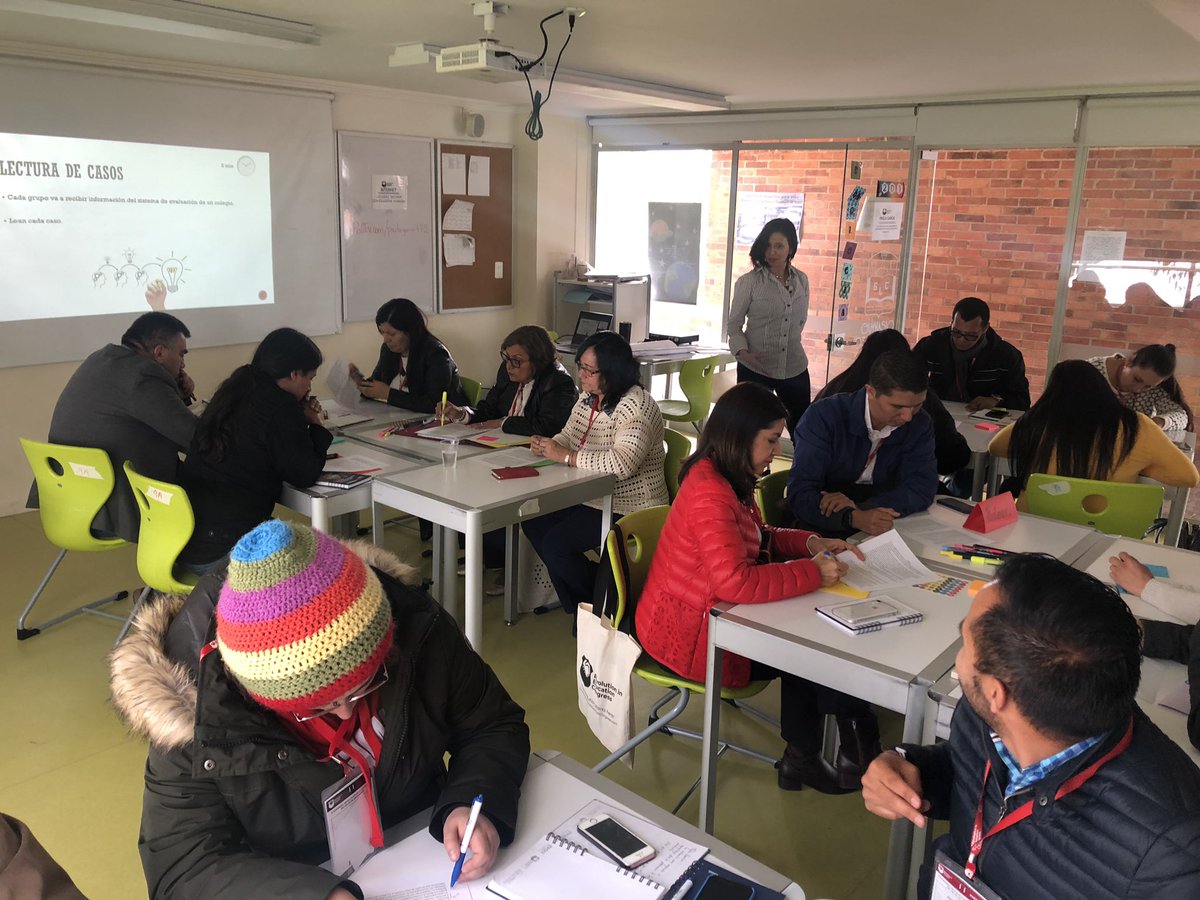 diegofeliperoja's tweet image. #edvolution19 taller de evaluación