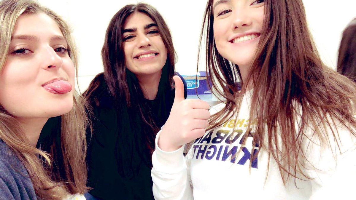 hunter_alexa00's tweet photo. Happy Birthday @Tia_2901 !!! Thanks for being my buddy on the retreat, I hope your day is as lovely as you!! 🥳💖 https://t.co/ly3ybw9Dkc