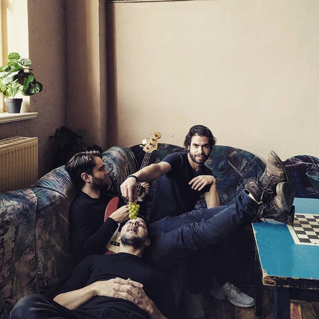 identikitband's tweet photo. Best caption gets a bag of grapes!
#eurodough2019 #leipzig #liveelectronica #threesome #torontoelectronicmusic https://t.co/r7rLQCcsLC https://t.co/NQuuiYsVXW