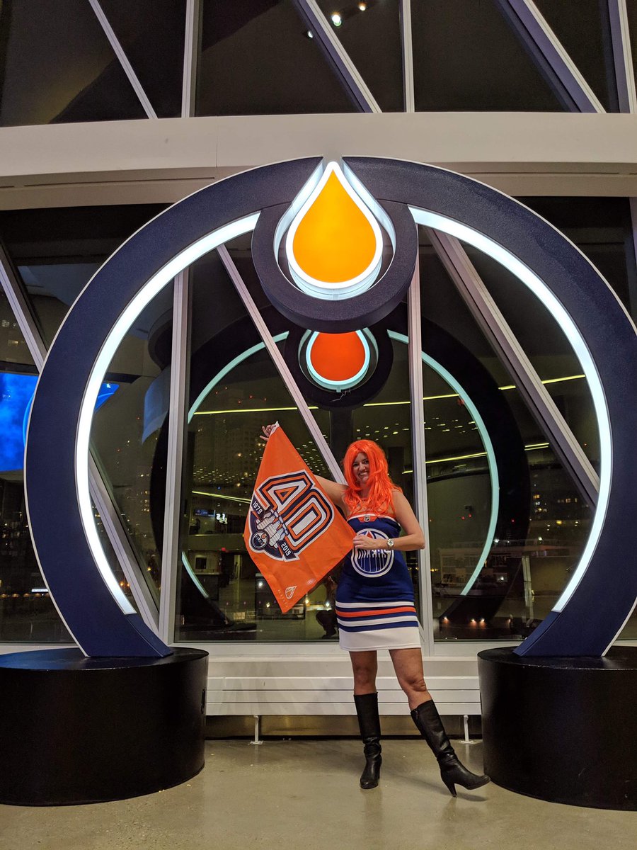 TaraSparshu's tweet photo. Though I bleed blue and orange and am hoping for a miracle in the last few games I pulled out the playoff wig just in case!
#EdmontonOilers #EdmontonOilersFan #Oilers40thAnniversarySeason #Ibelieve #playoffpush #crazyOilersfan https://t.co/pRAaubEXYd