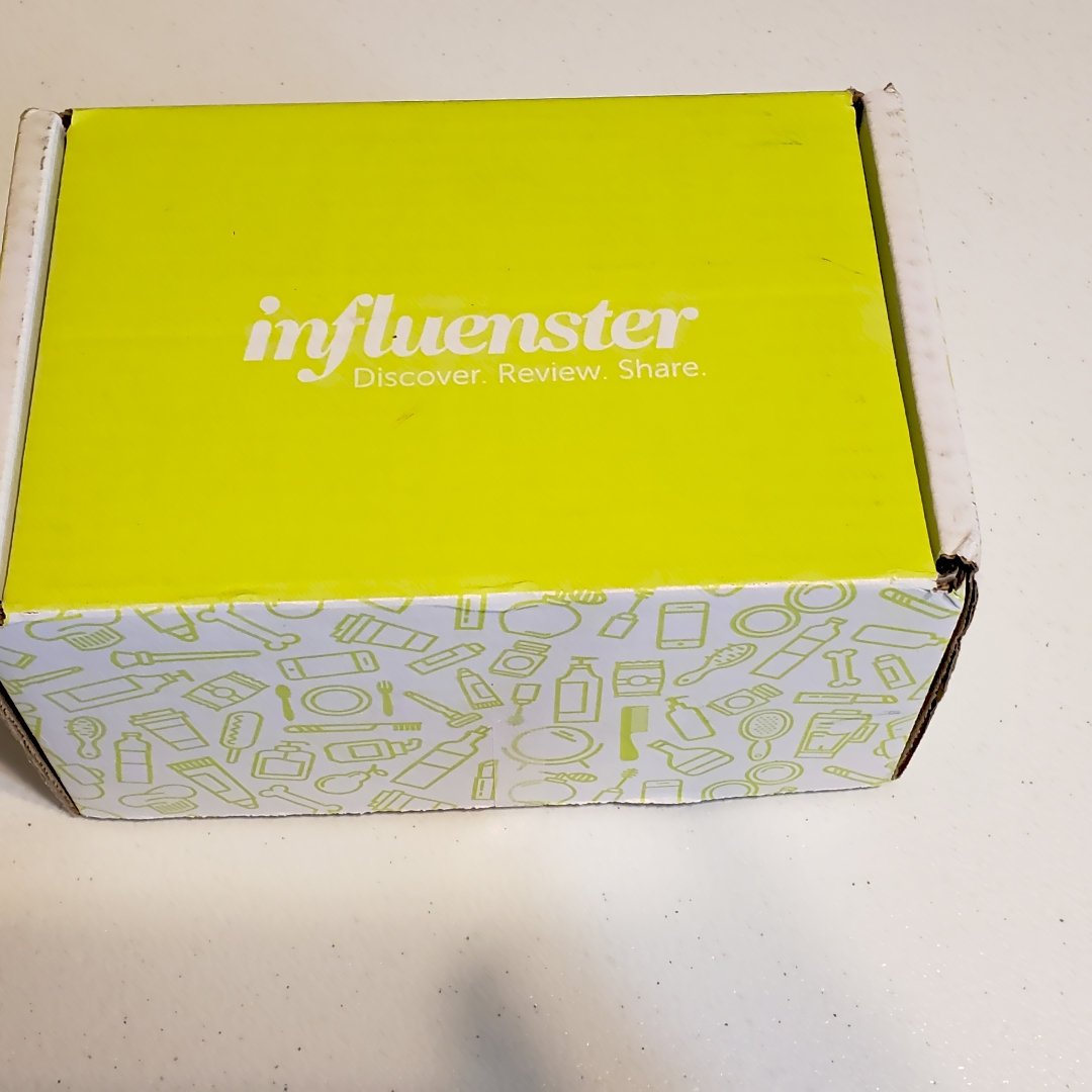 I am so Excited to open my #BossBabeVoxBox I recieved for FREE from influenster! stay tuned to see what's inside!