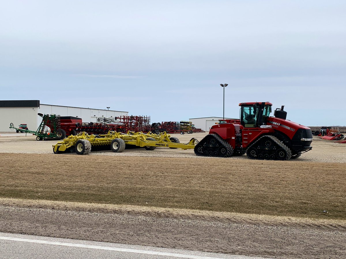 TheChadColby's tweet photo. Nice looking rig at #WilliamsIA @TitanAg @Case_IH store 👍 @DegelmanInd https://t.co/jSex0YrKjW