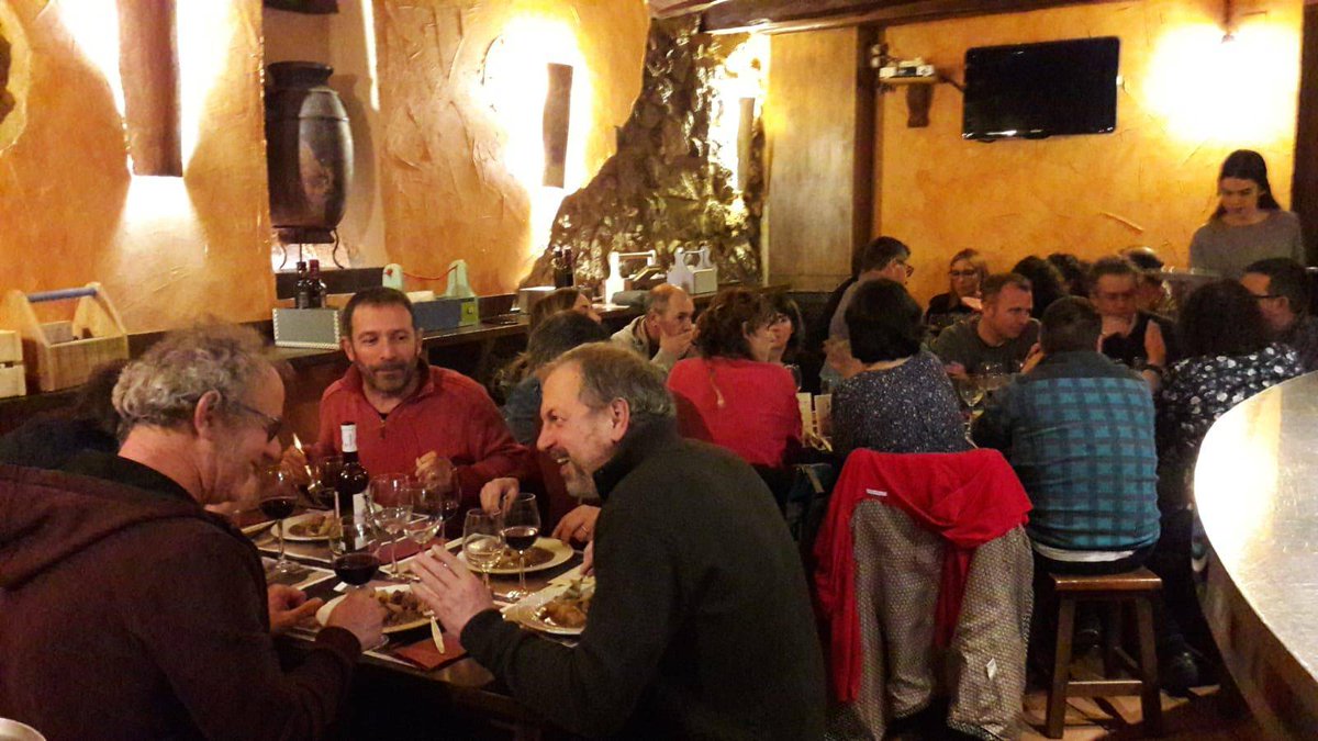 aribau1964's tweet photo. Mireu quin maridatge ahir a la nit a Ca l’Enric - El Cup de Corbera de Llobregat, amb #WittyWines! 🔝
Bon cap de setmana!! https://t.co/1ywHiq360D