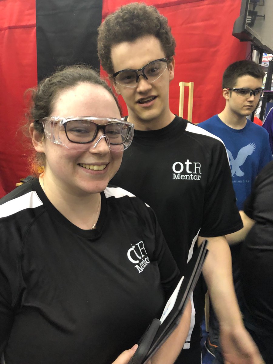 don_bossi's tweet image. Last night, I met @FRC1334 & @1374robotics, 2 @FRCteams from @OakTrafalgarHS; so much student interest, they started a 2nd team & share mentors (incl. #FIRSTalumni Katlin & Jamie). Of course, they collaborate & help each other. @CANFIRST #NorthBayFRC