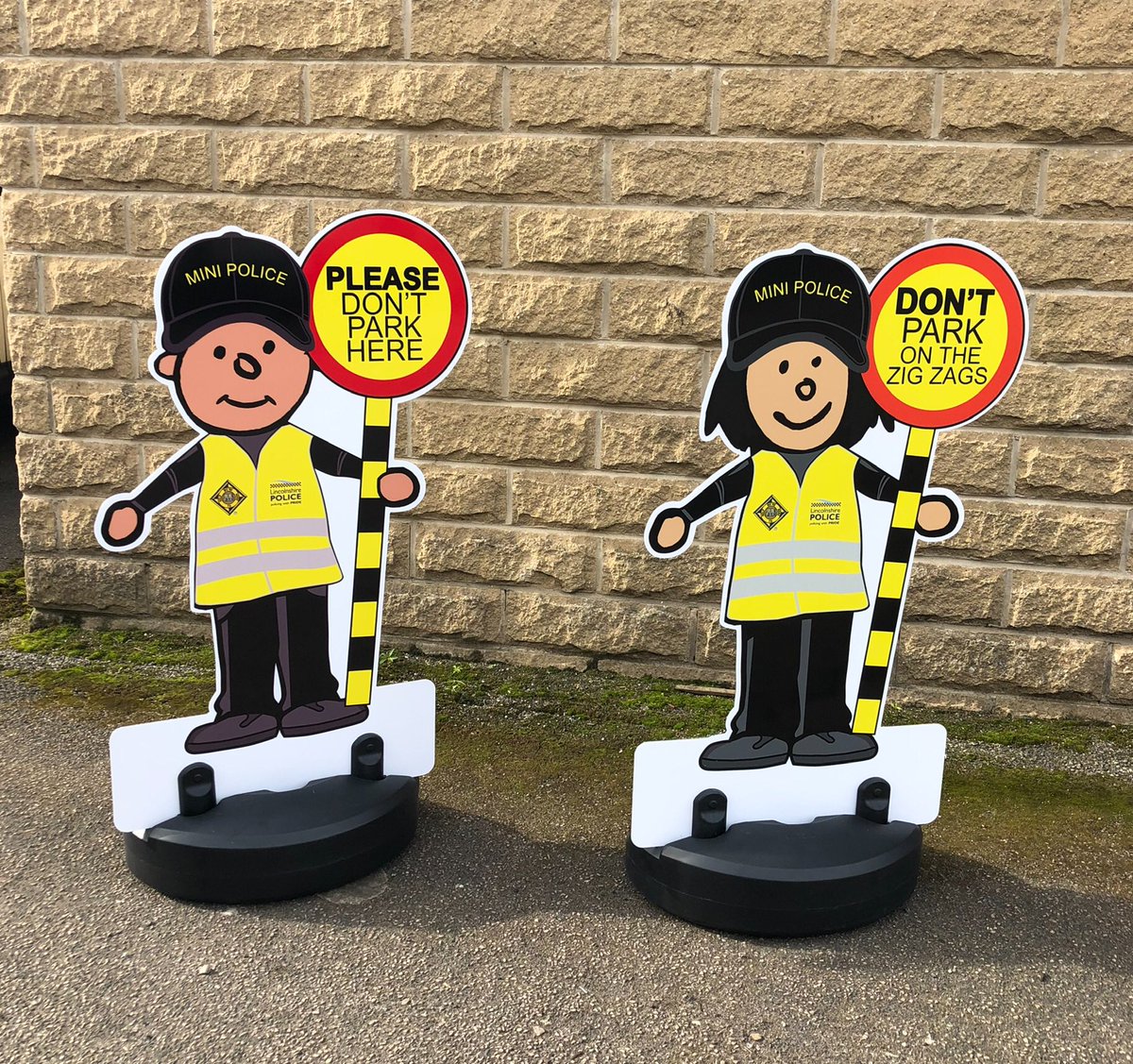 School_RdSafety's tweet photo. So this week another #County received their very first @MinipoliceR #ParkingBuddies
Well done #SuttonStJames #PrimarySchool I hope your @LincsMiniPolice like their new recruits 😊 https://t.co/LOAjMjohQI