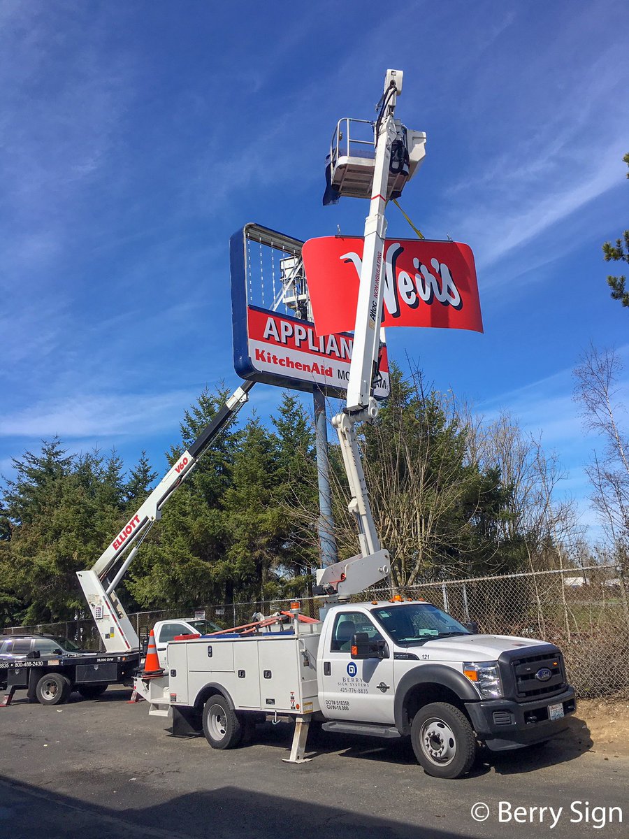 Congratulation to Weir's Appliances on their new signage!
#WeirsAppliances #Appliances #Tacoma #newsignage #signcompany #washingtonsigncompany #installation #installers #signinstallers #fabrication #design #teamwork #berrysign #berrysignsystems #teamberry