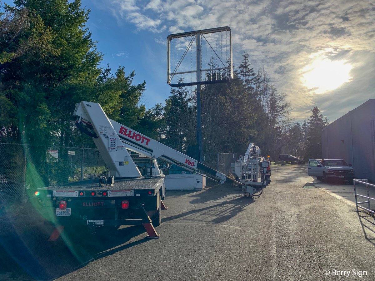 berry_sign's tweet photo. Congratulation to Weir's Appliances on their new signage!
#WeirsAppliances #Appliances #Tacoma #newsignage #signcompany #washingtonsigncompany #installation #installers #signinstallers #fabrication #design #teamwork #berrysign #berrysignsystems #teamberry https://t.co/eXqQyHlrEb
