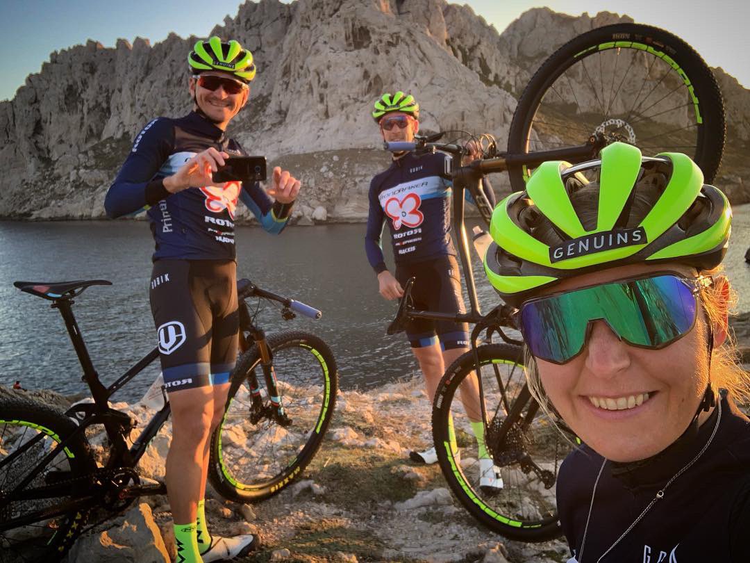 githamichielsbe's tweet photo. Sunset Ride With @PMRRacingTeam Guys! 🤗 #pmrracingteam #primaflor #mondraker #rotor #progresswheels #maxxis #genuins #gobik  #girohelmets #crankbrothers #kaphsaddles #galferbrakes #sportersbelevenmeer https://t.co/2gJyRSFRId