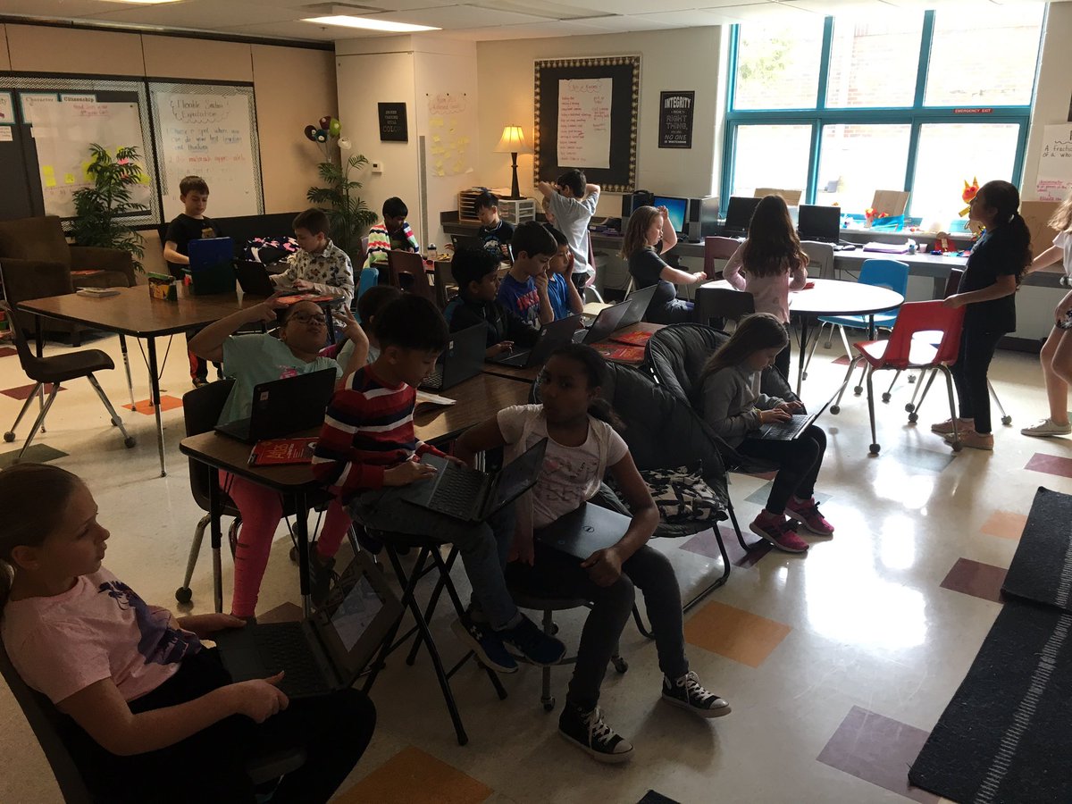 AmberKGress's tweet photo. Experienced our first #mysteryskype today with @mrvesco and his amazing class!!  We were nervous but they helped us through it.  Can’t wait to do another one!  #hamlinhawks #RCSpride https://t.co/6VT2wmTu99