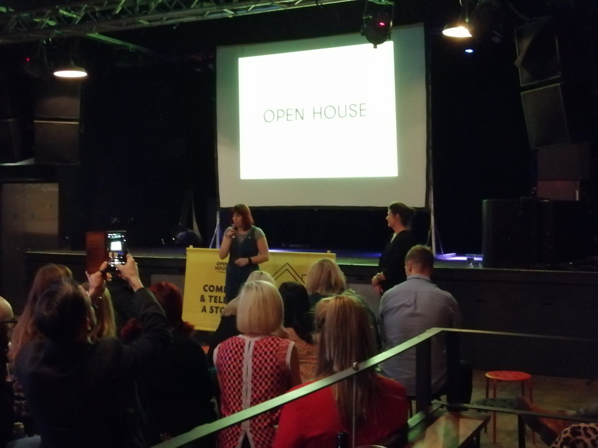 agnyte_17's tweet photo. So excited to be here, can't wait to learn about more about #colour and trends from cretive director @marienneshillingford from @duluxuk at #openhousethompson https://t.co/rY7PZG3Hzf
