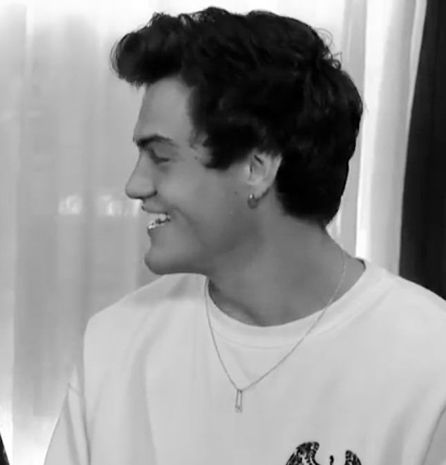 wbugray's tweet image. just look at him