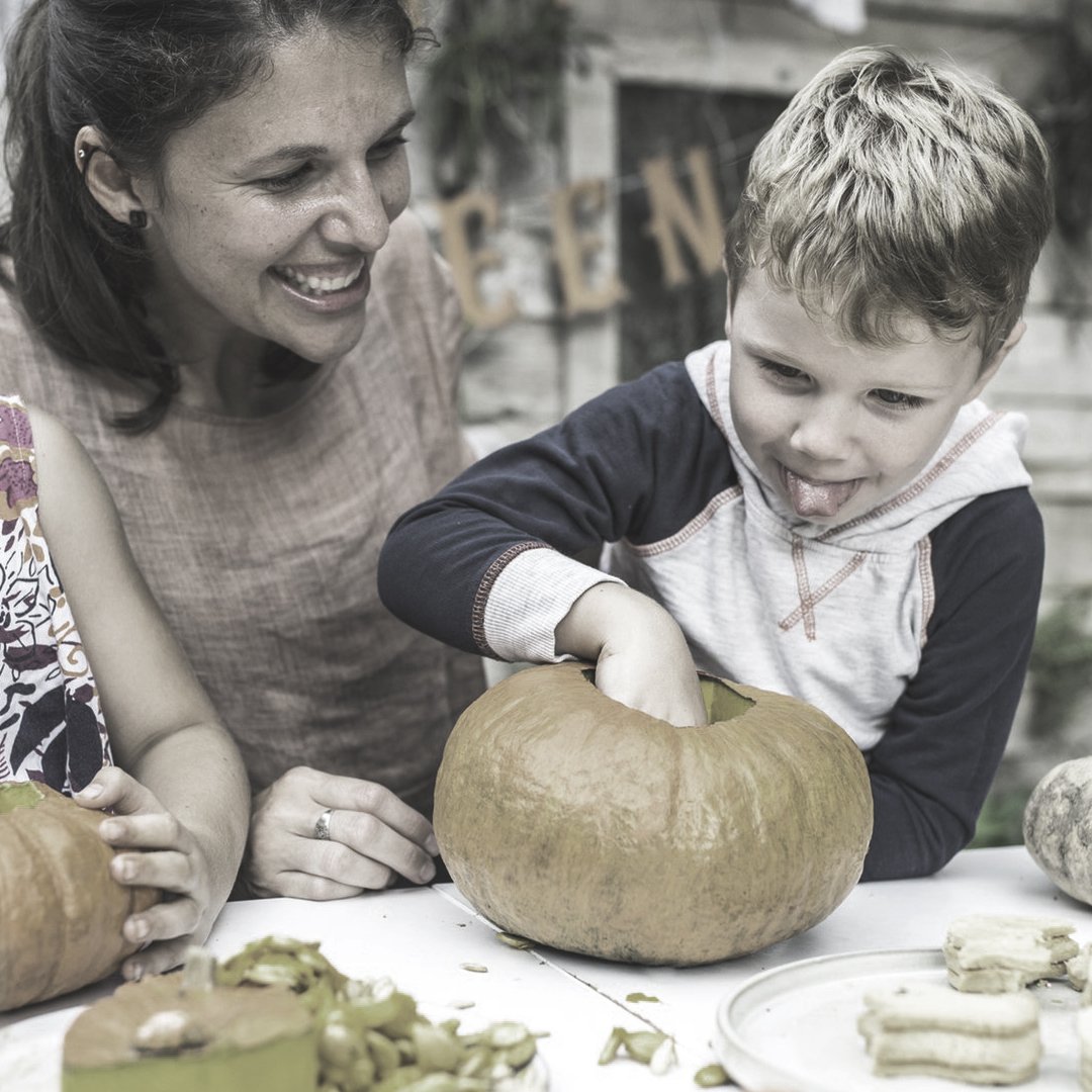 ILiveActivated's tweet image. The single best predictor of wellbeing “is not what people are doing – but who they are with.” ow.ly/Ne1z50oeFrm #wellbeing #happy #friend #friends #social