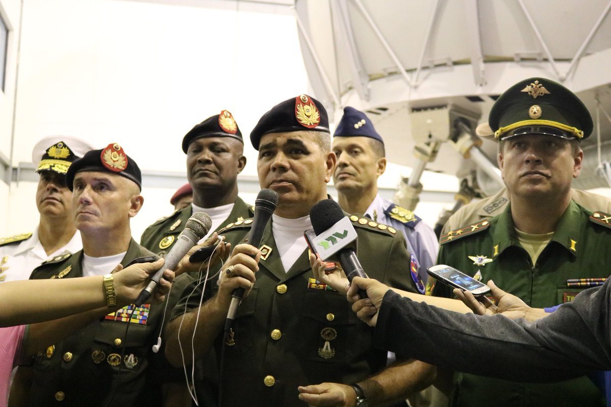 PrensaFANB's tweet photo. Desde el Batallón  de Helicópteros "GB Florencio Jiménez", el GJ @vladimirpadrino subrayó: "Este Centro Simulado sólo se encuentra en Rusia y Venezuela teniendo como característica la integración de todos los sistemas para incrementar nuestra esperticia en el campo de batalla". https://t.co/nxWPC8RZVc