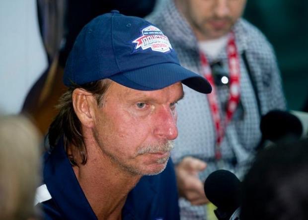 ThrowbackHoopz's tweet photo. Randy Johnson looks like the lone mechanic at a last chance outpost garage in the middle of the desert. https://t.co/KJSVFu7Osz