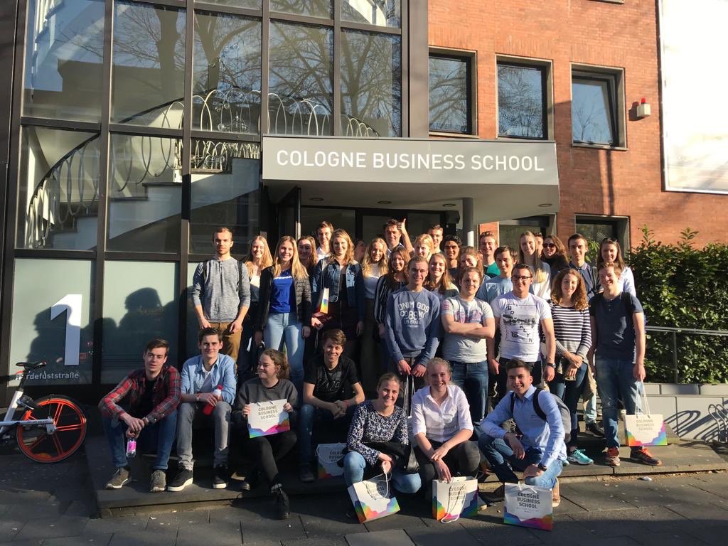 Today 50 #businessstudents from the #Netherlands took on the challenge to create positive #solutions4future in just one hour. Thanks to this amazing group!

Join the global #sustainability-community on future2day.org and start thinking the present from the #future.