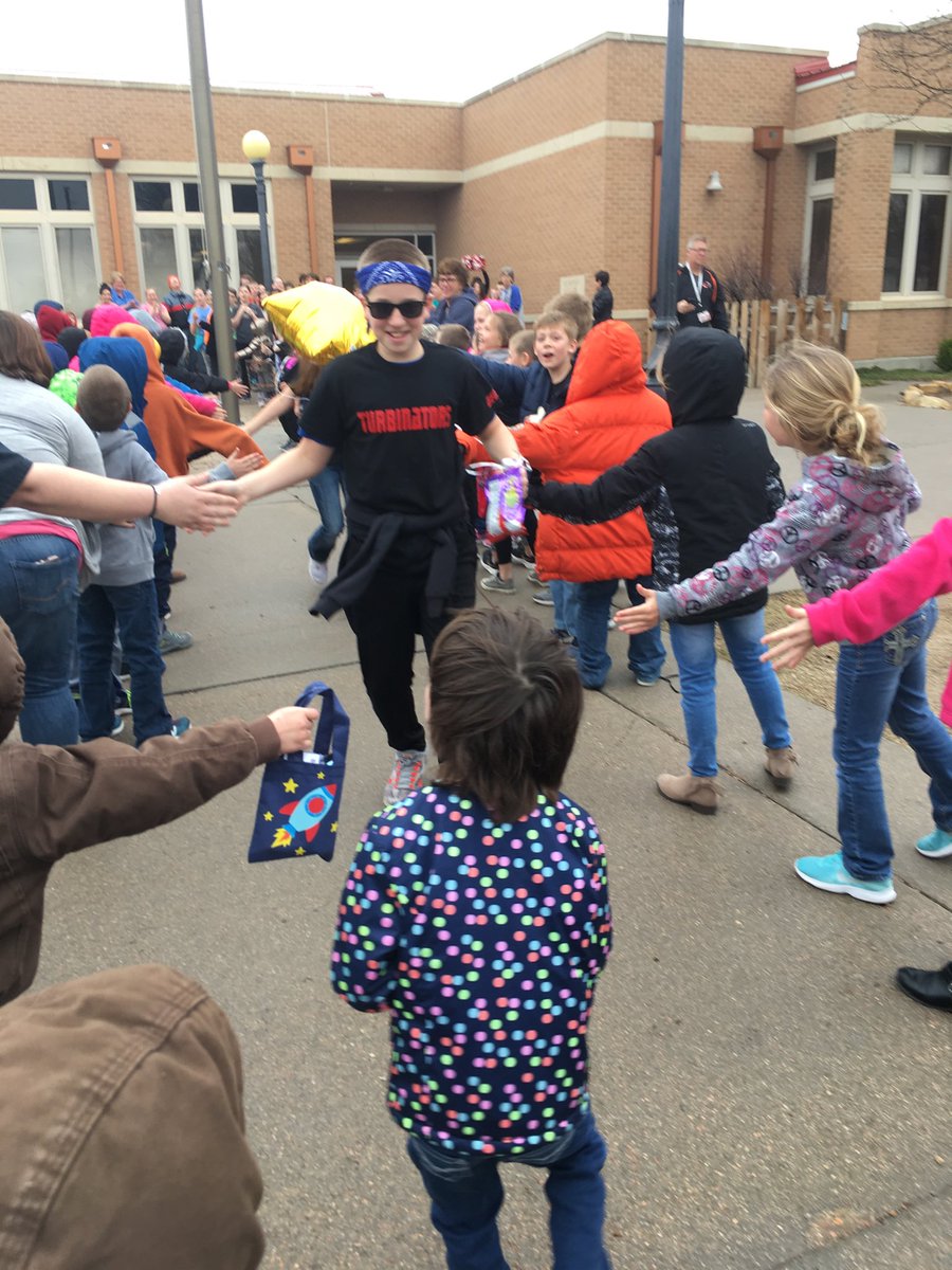 CrystalLHoffman's tweet photo. Good Luck at State KidWind Challenge!!! ⁦@USD482Dighton⁩ #DEShornet https://t.co/5cjXuL8ChA
