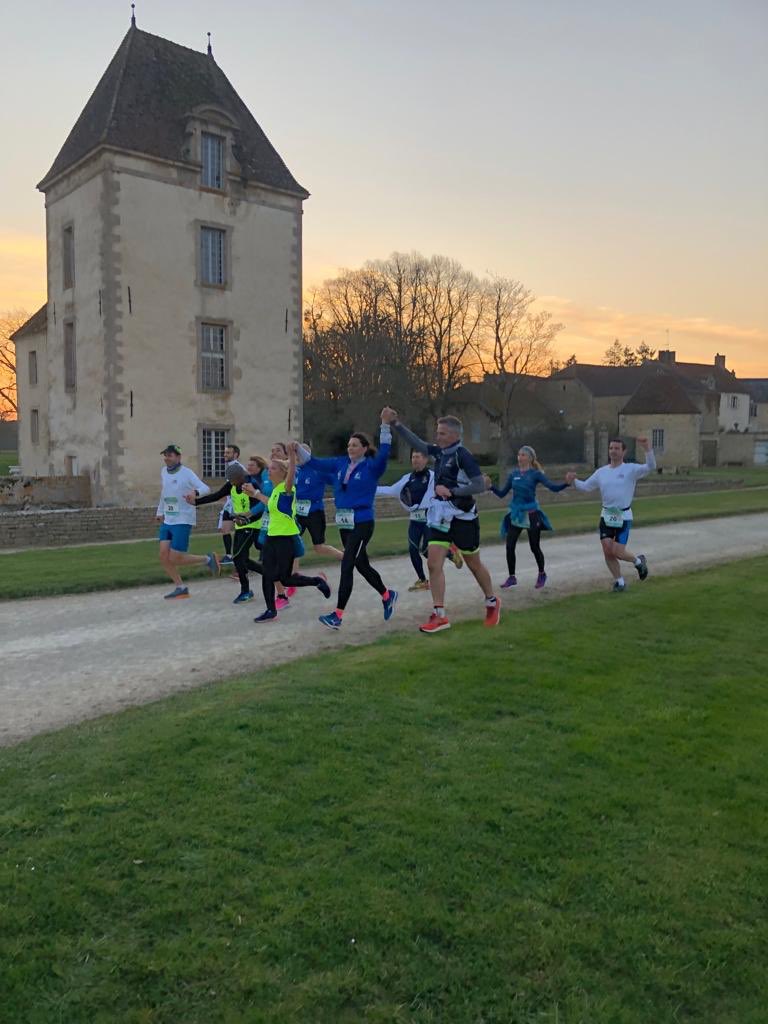 LaCourseduCoeur's tweet photo. Merci au @ChateauCommarin et à Monsieur le Maire de #commarin  pour leur excellent accueil. Le village et le château sont de magnifiques écrins pour recevoir @LaCourseduCoeur 
#cdc19 #courseducoeur #ledonjedisoui #dondorganes #magnifiquecadre #chateaufrançais https://t.co/hIqvfqFAZZ