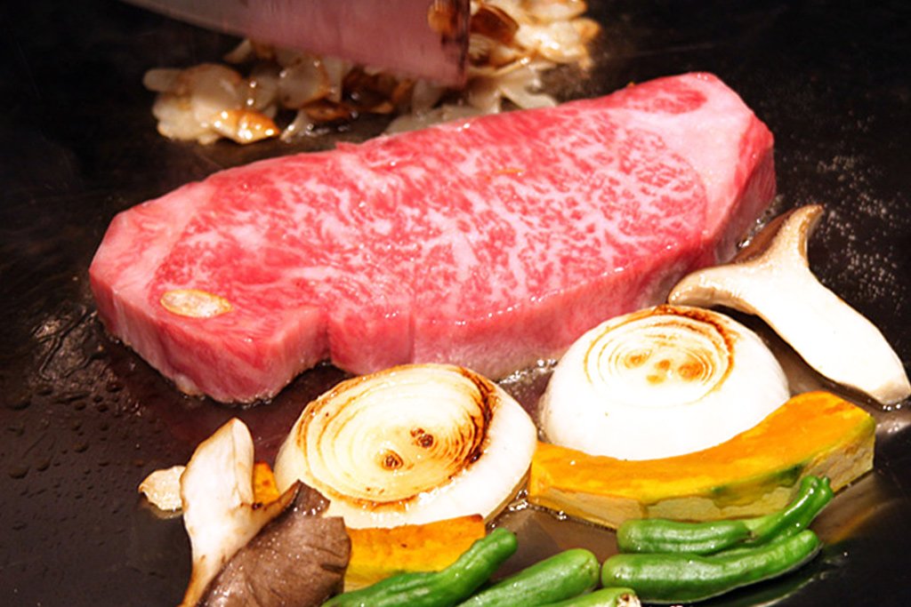 MarbleGenetics's tweet image. #Wagyu #Breed offer:
Calving ease
Generous ribeye size
Finer meat texture
No excessive back fat
Wagyu are very fertile
Wagyu cattle have docile temperaments and are easy to handle and move