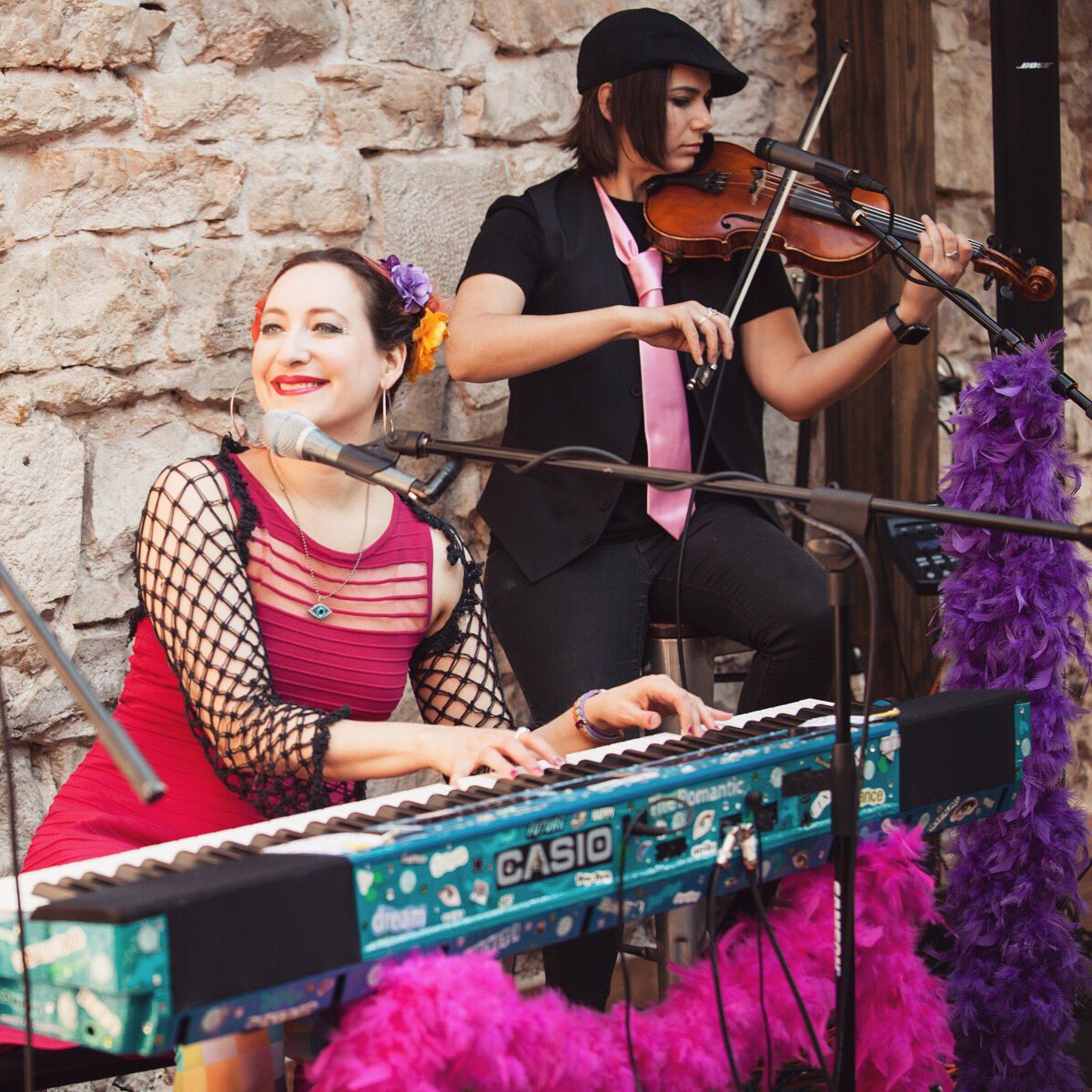 rachaelsage's tweet photo. Show tomorrow at #AtomicToms in #Binghamton NY with @KDFiddler! Excited to see some of y’all there 💚 if you haven’t already purchased your tickets they are available to purchase at https://t.co/YIS3GD25qa!! 📷: @BeckyYeePhoto https://t.co/J8eJfudsMZ