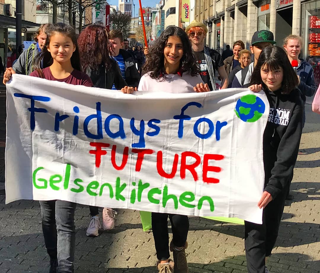Fridays for Future Gelsenkirchen (@fff_ge) on Twitter photo Bild von der heute 3. erfolgreichen Fridays for Future Aktion in Gelsenkirchen!
#fridaysforfuture #fridaysforfuturege #climatestrike #actnow #schoolstrike #gelsenkirchen Bild von der heute 3. erfolgreichen Fridays for Future Aktion in Gelsenkirchen!
#fridaysforfuture #fridaysforfuturege #climatestrike #actnow #schoolstrike #gelsenkirchen
