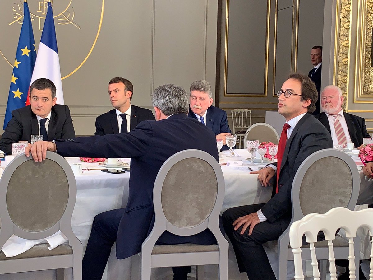 À l’Elysée, les @MairesEnNord ont fait part de leurs préoccupations à <a href="/EmmanuelMacron/">Emmanuel Macron</a> : « Engagés pour servir les français, nous n’acceptons pas de voir notre pays ainsi désuni, quand nous consacrons tant d’efforts à en façonner la cohésion dans l’intimité de chaque territoire. »