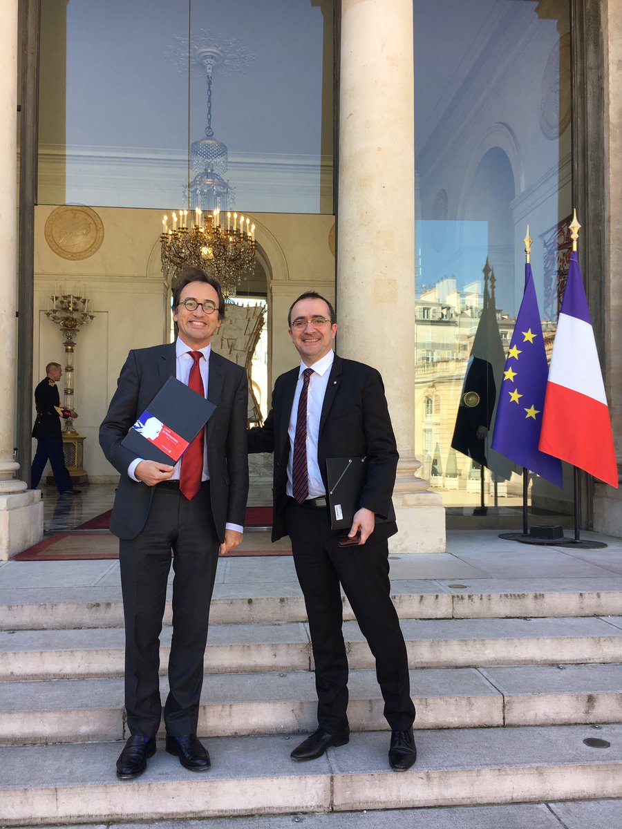 LEBASNicolas's tweet photo. À l’Elysée, les @MairesEnNord ont fait part de leurs préoccupations à @EmmanuelMacron : « Engagés pour servir les français, nous n’acceptons pas de voir notre pays ainsi désuni, quand nous consacrons tant d’efforts à en façonner la cohésion dans l’intimité de chaque territoire. » https://t.co/iWLwaTbnNb