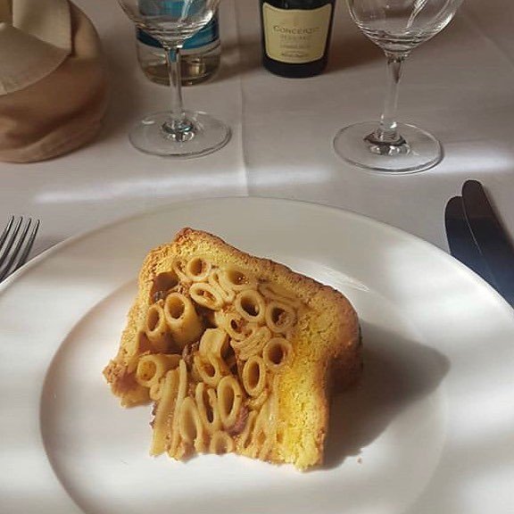 parma_food's tweet photo. Repost @redaellialberto Pasticcio di maccheroni 😍😍😍😍💪⚡️⚡️⚡️#labuca #zibello #foodexperience #clickandeat
#italyiloveyou #italianfood #italy🇮🇹 #italy #food_super_pics #food #instafood #foodstagram #firstcourse #pasta #maccheroni #foodshow #foodporn #appetito #instagood… https://t.co/ZxvF2kdSCZ
