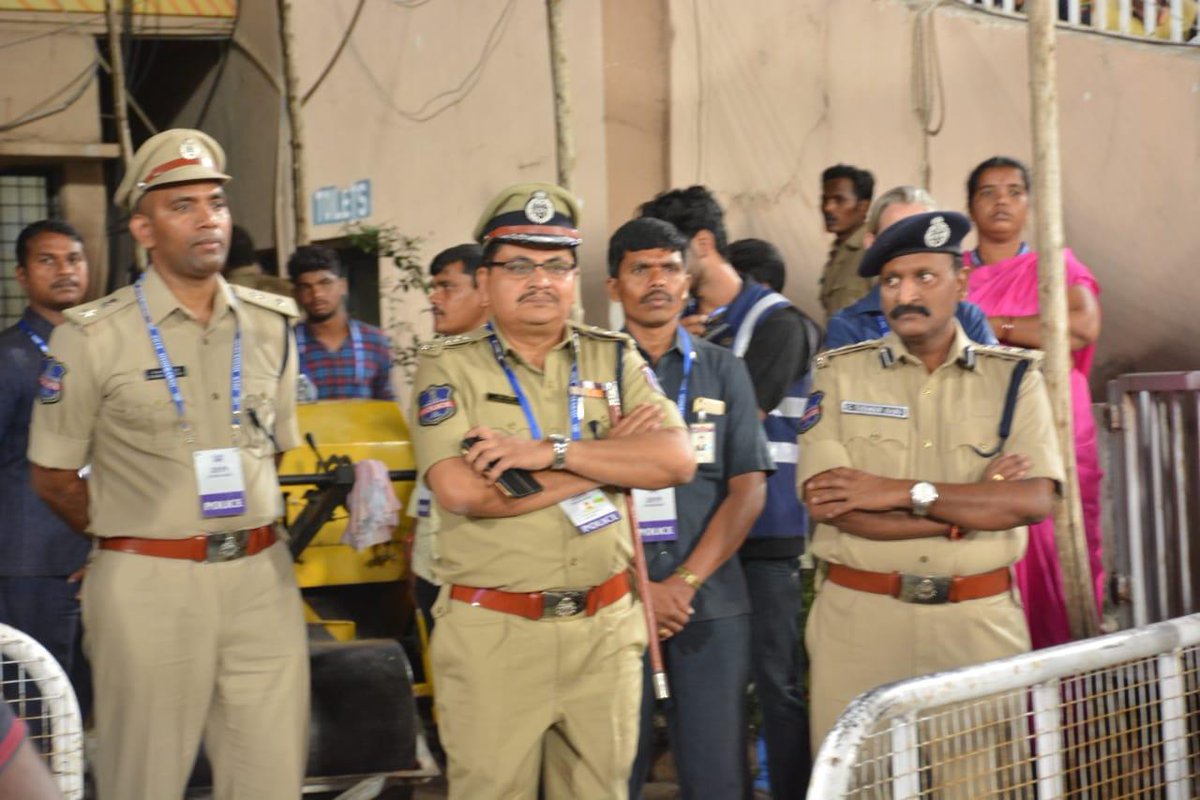 MalkajgiriCop's tweet photo. #IPL #SunrisersHyderabad vs #RajasthanRoyals match at Hyderabad #Bandobasth supervised by #CP_Rachakonda, Jt CP, DCPs with #OctopusTeam specially deployed
@TelanganaDGP @cyberabadpolice @hydcitypolice @IPL @IPL12_IPL2019 https://t.co/um4zcwIHwJ