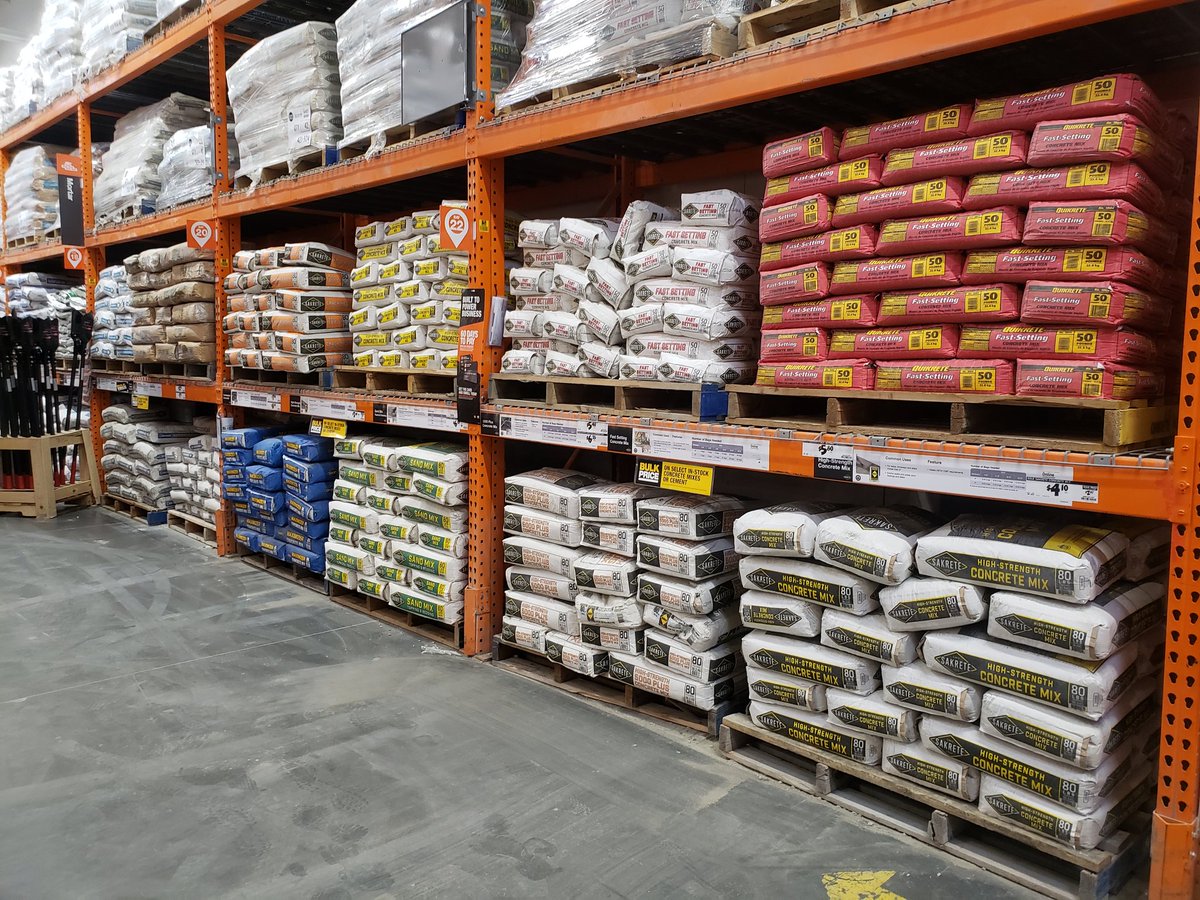 Hardware Supervisor Adam is always willing to lend a hand.  Making the concrete wall shine! @AmandaBaxter85 <a href="/lifeline68/">Todd monte</a> <a href="/Alvarez2Joe/">Joe Alvarez</a> #fabulous4421