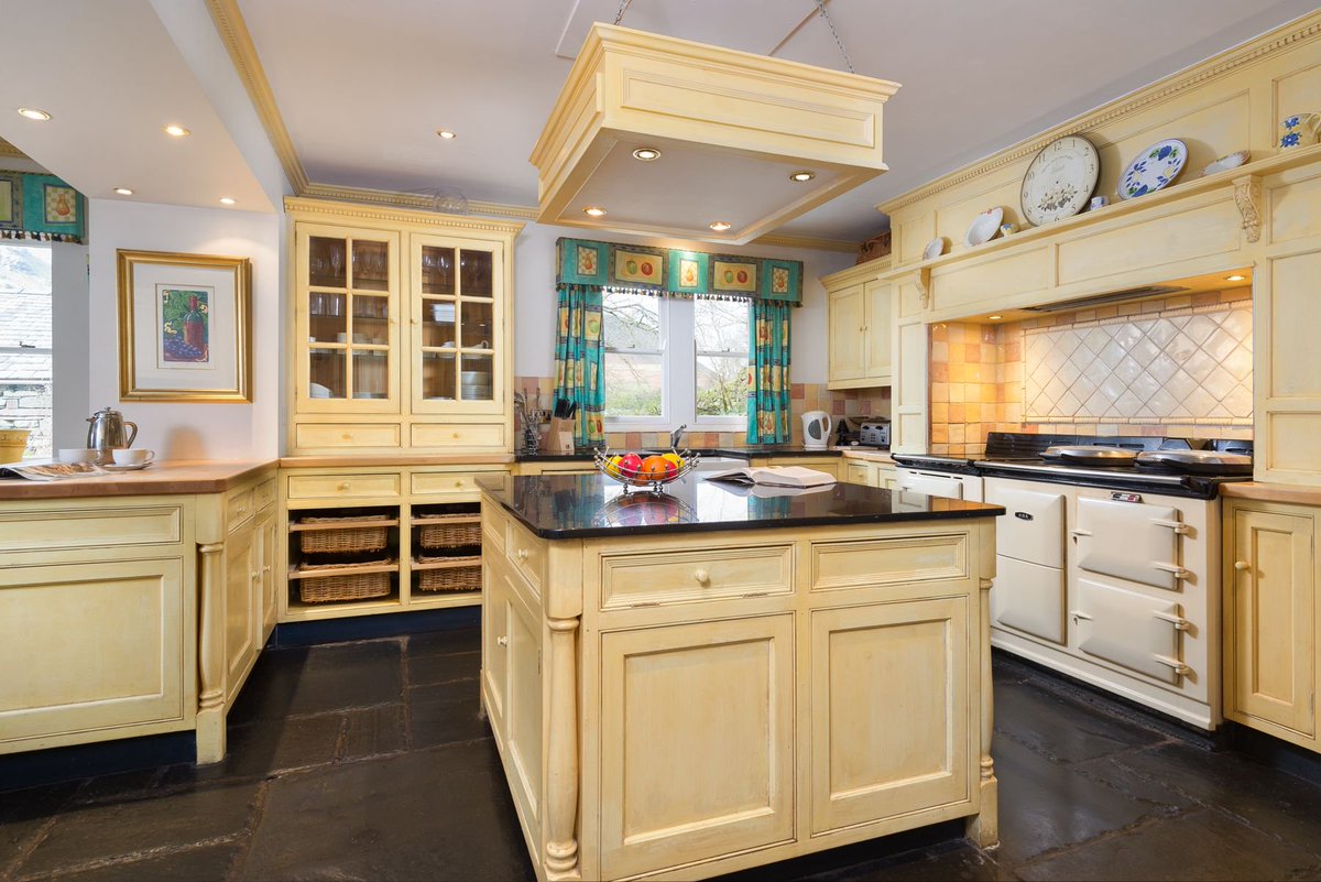 LakeDistInns's tweet photo. What could be better than staying in a stunning cottage for the summer in the heart of The Lakes? #Bramrigg #cottages #LakeDistrict #theplacetobe #lovelife #Summer2019 #cumbria #familytime #perfect https://t.co/Ax7uVvIJ9F