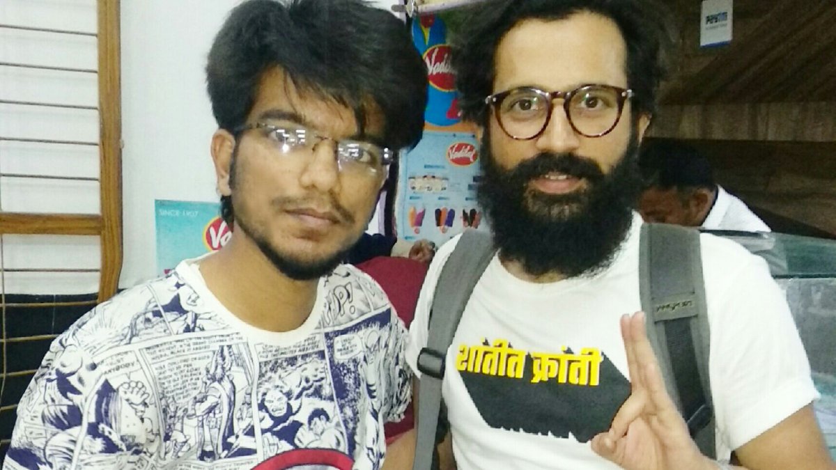 sunit_s_vaidya's tweet photo. A unique man जगात भारी... @sarangsathaye ! 
#vishaykhol | #BhaDiPa https://t.co/SGm0UfrS71