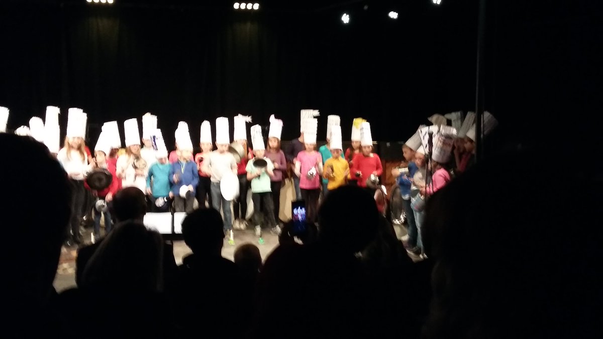 Le carnaval des animaux par les élèves de l'école de Fresne-Saint-Mamès dans la bulle.Bravo à tous pour cette belle prestation !
