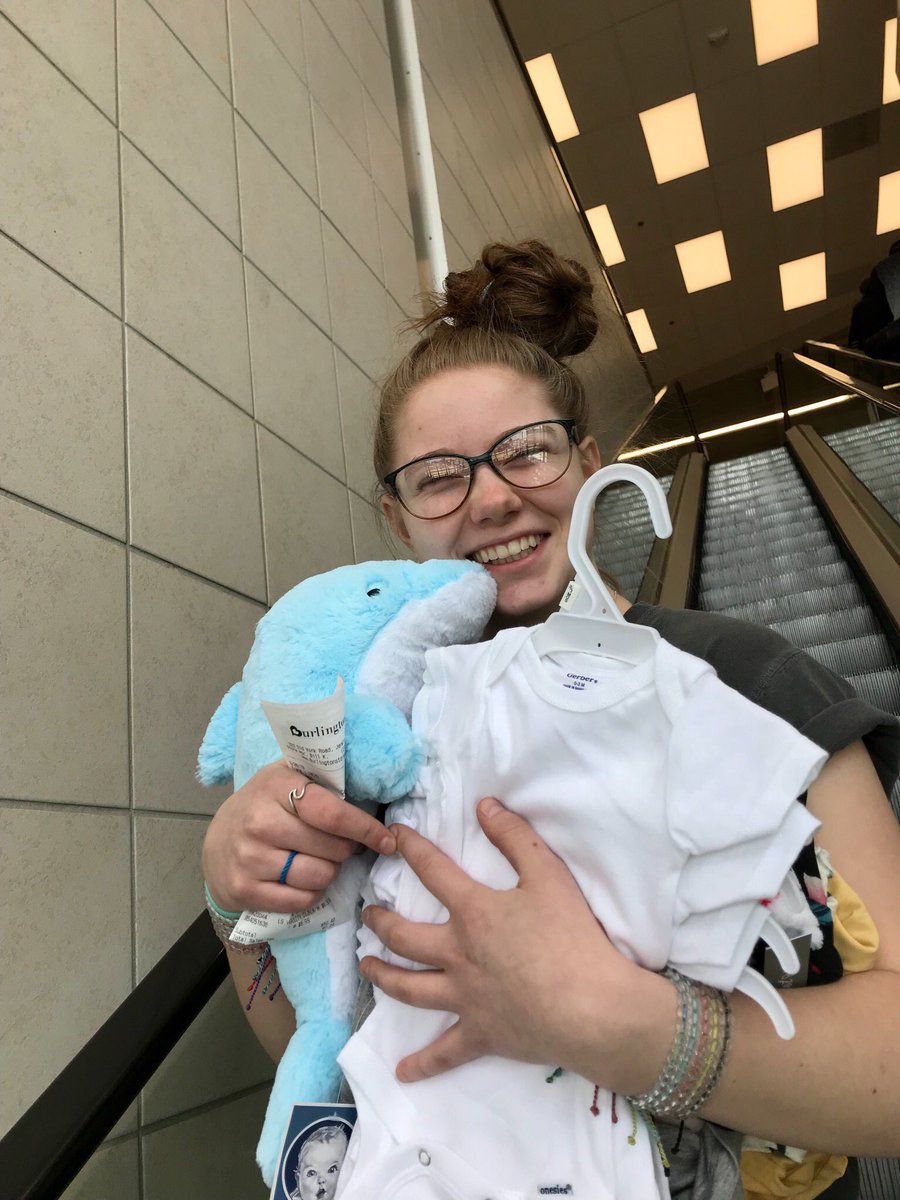 Lexi4Sharks's tweet photo. Do your part to help #SaveTheOceans... Even if it means carrying clothes to the car because you forgot to bring your @4oceanBracelets reusable bag to the store! 😅🤦🏼‍♀️💙🌊 .
. #4Ocean #4OceanLifeStyle #4OceanLife #TryingToBePlasticFree #PlasticFreeOceans #ProtectWhatYouLove 🦈🌊🐬 https://t.co/ByjpuD8089