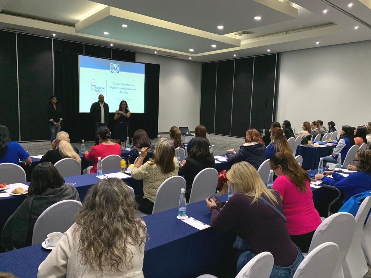 OvandoJL's tweet photo. Con mucho entusiasmo di la bienvenida a nuestras candidatas y militantes al curso “Formación Política de Mujeres en acción”, preparándose a conciencia para representar a la ciudadanía.
#PANBC referente nacional en avances a favor de la capacitación y participación de las mujeres. https://t.co/jzSGhX3jQL