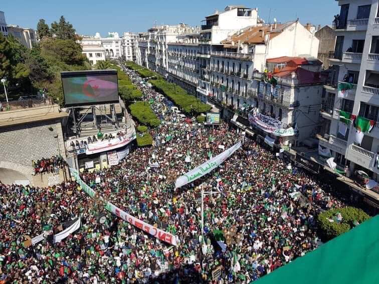 AlgeriaUp's tweet photo. Algiers 29|03|2019
According to #popular sources, #Algiers has lived today the biggest #protest in numbers as #Algerians from the neighboring cities invaded the capital.
Popular, national and #non_violent , this is how it works !
Best images 👇👇
#AlgeriaWakesUp https://t.co/q0oU3RmKPI