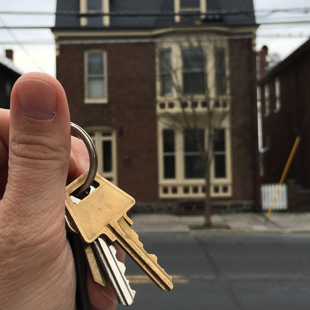 1863Escape's tweet photo. On the two year anniversary of our grand opening we are proud to announce that we have closed on the purchase of the future home of 1863 Escape Room, located right beside Reid's Cider House and Mr. G's Ice Cream! #344BaltimoreStreet #GettysburgGoldisComing https://t.co/SLYIcSBjxc