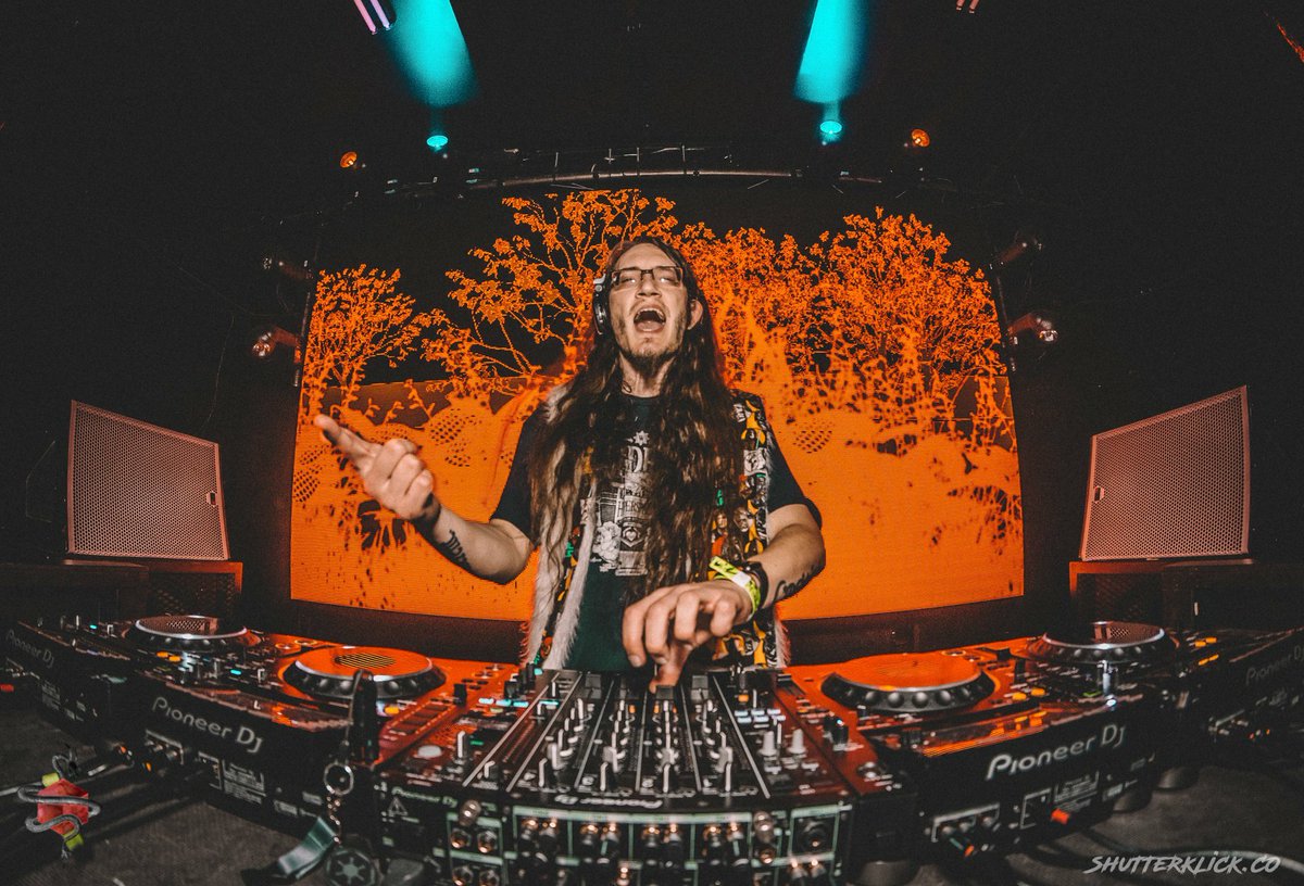 Mutagenbass's tweet photo. It goes down tonight! @DeltaHeavyUK at @JadeRoomPDX with @ATLHOEE and myself! See you there! 🤘 @RedCubePDX
📸 : @ShutterKlick
.
.
.
#bassmusic #musicislife #pdx #dj #musicproducer #WeAreMetahuman https://t.co/jhbur3J6lN