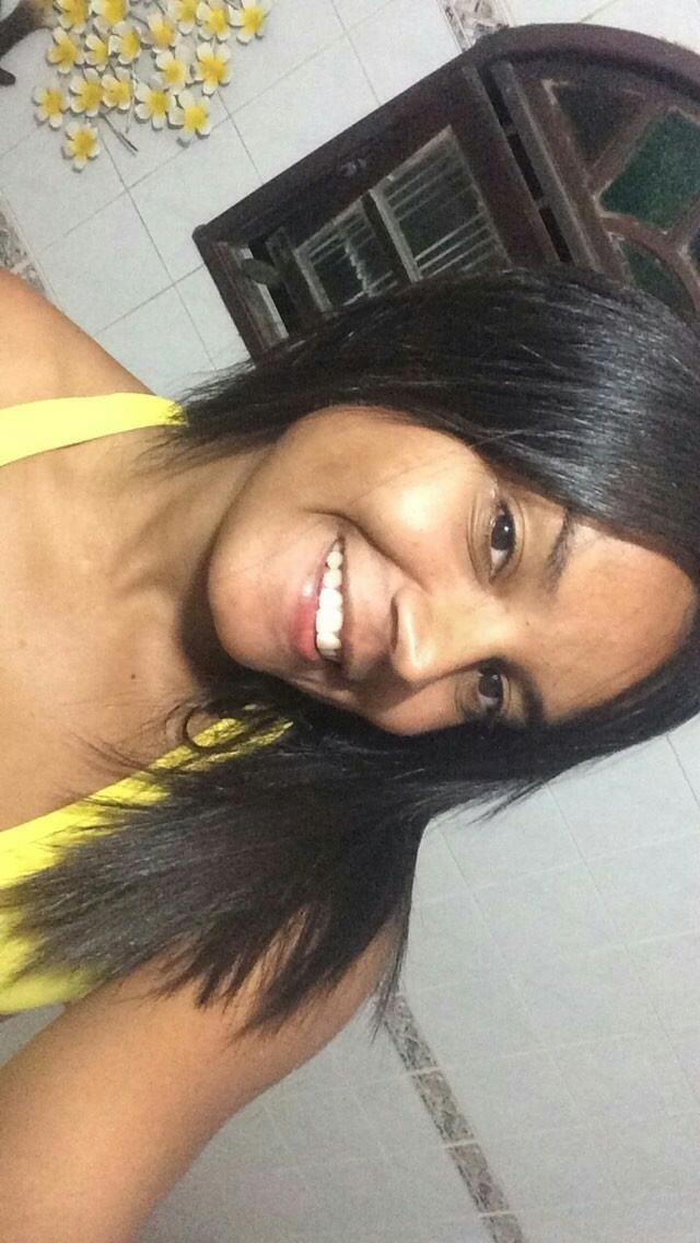 crl_aninha02's tweet photo. parece estranho ne?pleno século,e eu feliz por estar no caminho da minha independência financeira,com minha casinha....e ontem eu chorei d emoção por ter conseguido tirar minha geladeira,gente é surreal isso td,fico em choque a cada conquista https://t.co/ellet1ceRN