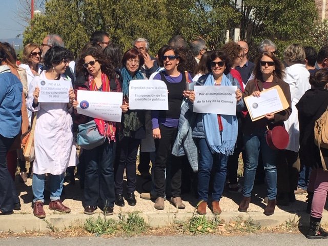 vramos13's tweet photo. Plataforma @5s6s1. Hoy pidiendo una vez más el cumplimiento de la Ley de Ciencia. Ojalá sea la última!! https://t.co/vZmb1UujvN