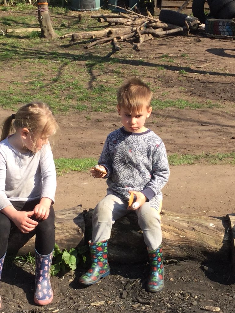 FoleyPAcademy's tweet photo. We had an amazing time at forest school. We lit our first fire and toasted marshmallows and made them into s’mores. #forestschoolfun https://t.co/Et2x4PFkDa