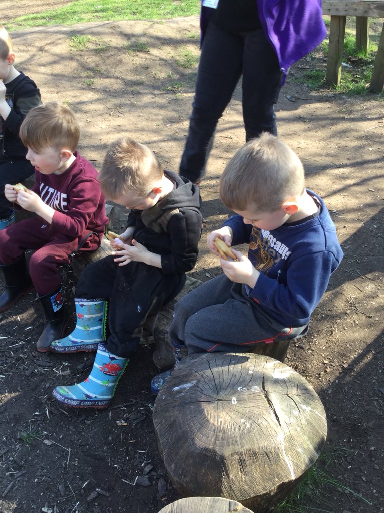 FoleyPAcademy's tweet photo. We had an amazing time at forest school. We lit our first fire and toasted marshmallows and made them into s’mores. #forestschoolfun https://t.co/Et2x4PFkDa